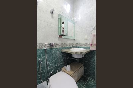 Casa de condomínio para alugar com 170m², 3 quartos e 2 vagasBanheiro Social