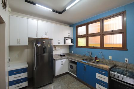 Casa de condomínio para alugar com 170m², 3 quartos e 2 vagasCozinha