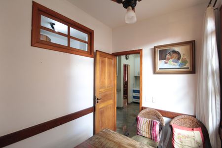 Casa de condomínio para alugar com 170m², 3 quartos e 2 vagasSala