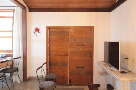 Casa de condomínio para alugar com 170m², 3 quartos e 2 vagasSala