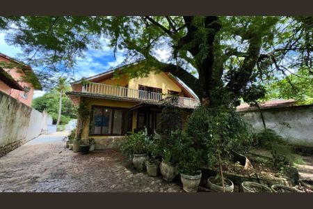 Casa à venda com 900m², 7 quartos e 4 vagasFachada