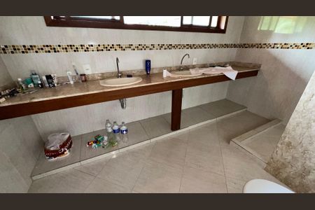 Casa à venda com 900m², 7 quartos e 4 vagasBanheiro da Suíte 4