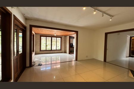 Casa à venda com 900m², 7 quartos e 4 vagasSala