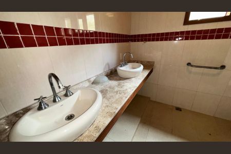 Casa à venda com 900m², 7 quartos e 4 vagasBanheiro da Suíte 1