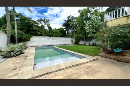 Casa à venda com 900m², 7 quartos e 4 vagasPiscina