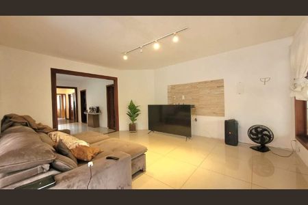 Casa à venda com 7 quartos, 900m² em Vargem Pequena, Rio de Janeiro