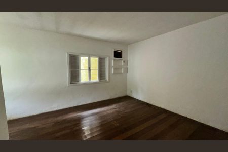 Casa à venda com 900m², 7 quartos e 4 vagasQuarto 3