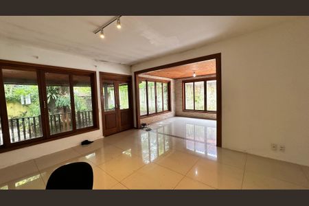 Casa à venda com 900m², 7 quartos e 4 vagasSala