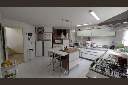 Casa à venda com 4 quartos, 212m² em Parque Alves de Lima, São Paulo