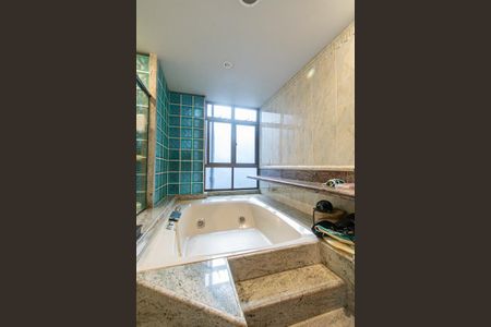 Apartamento para alugar com 176m², 3 quartos e 1 vaga Apartamento para alugar com 176m², 3 quartos e 1 vagaBanheiro da Suíte