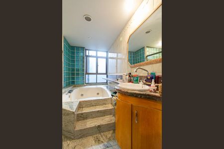 Apartamento para alugar com 176m², 3 quartos e 1 vaga Apartamento para alugar com 176m², 3 quartos e 1 vagaBanheiro da Suíte