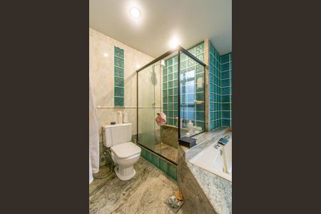 Apartamento para alugar com 176m², 3 quartos e 1 vaga Apartamento para alugar com 176m², 3 quartos e 1 vagaBanheiro da Suíte