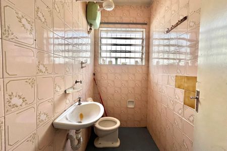 Casa à venda com 285m², 5 quartos e 3 vagasBanheiro de serviço