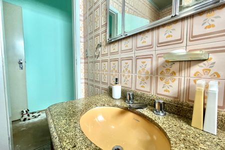 Casa à venda com 285m², 5 quartos e 3 vagasBanheiro da Suíte