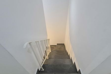 Casa de condomínio à venda com 239m², 4 quartos e 2 vagasEscadas