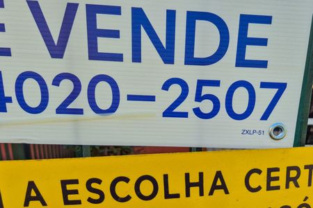 Casa de condomínio à venda com 239m², 4 quartos e 2 vagasPlaca