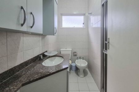 Casa de condomínio à venda com 239m², 4 quartos e 2 vagasBanheiro Social