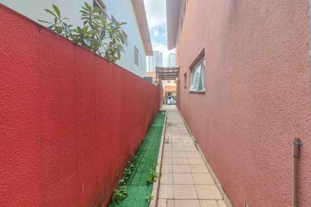 Casa de condomínio à venda com 239m², 4 quartos e 2 vagasQuintal
