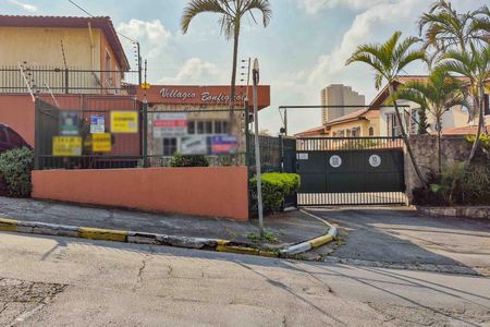 Casa de condomínio à venda com 239m², 4 quartos e 2 vagasFachada