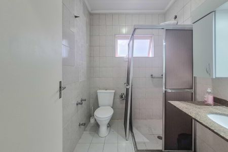 Banheiro da Suíte de casa de condomínio à venda com 4 quartos, 239m² em Jardim Pinheiros, São Paulo