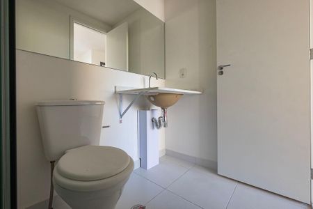 Banheiro de kitnet/studio à venda com 1 quarto, 26m² em Pinheiros, São Paulo