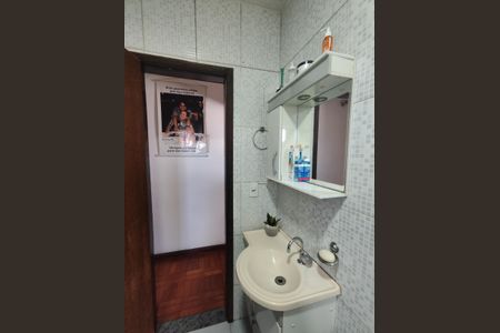 Casa à venda com 225m², 5 quartos e 2 vagasBanheiro 1