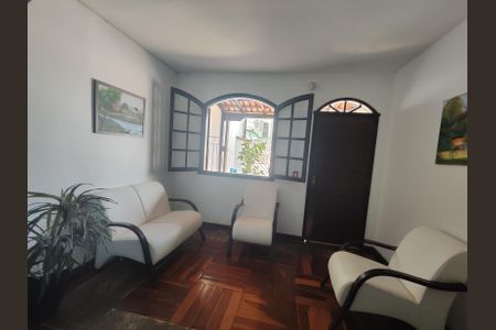 Casa à venda com 225m², 5 quartos e 2 vagasSala