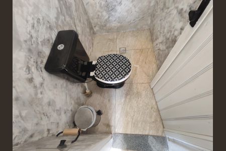 Casa à venda com 225m², 5 quartos e 2 vagasLavabo