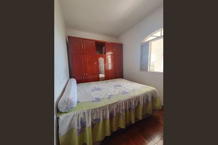 Casa à venda com 225m², 5 quartos e 2 vagasQuarto 5