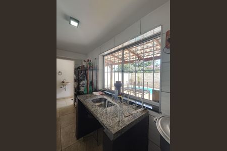 Casa à venda com 225m², 5 quartos e 2 vagasÁrea de Serviço 2