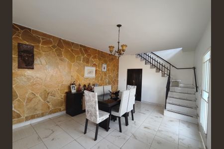 Casa à venda com 225m², 5 quartos e 2 vagasSala de Jantar