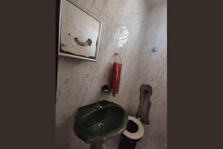 Casa à venda com 225m², 5 quartos e 2 vagasBanheiro de Serviço