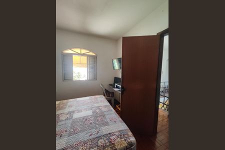 Casa à venda com 225m², 5 quartos e 2 vagasQuarto 2