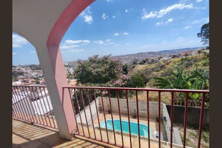 Casa à venda com 225m², 5 quartos e 2 vagasVaranda