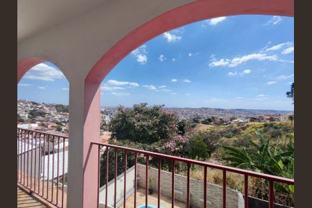 Casa à venda com 225m², 5 quartos e 2 vagasVaranda