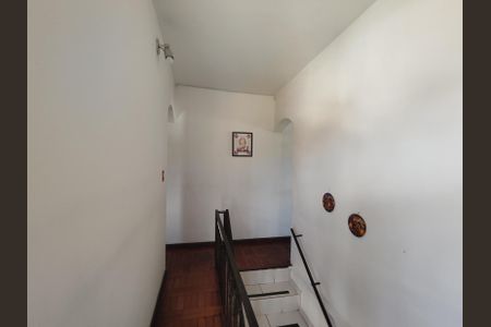 Casa à venda com 225m², 5 quartos e 2 vagasCorredor