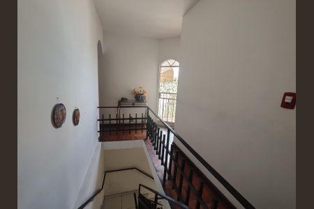 Casa à venda com 225m², 5 quartos e 2 vagasCorredor