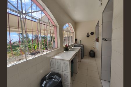 Casa à venda com 225m², 5 quartos e 2 vagasÁrea de Serviço 1