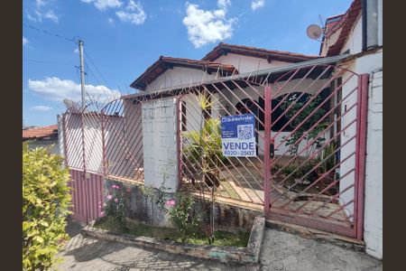 Casa à venda com 225m², 5 quartos e 2 vagasFachada