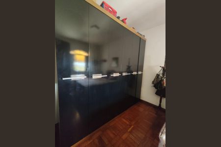 Casa à venda com 225m², 5 quartos e 2 vagasQuarto 2