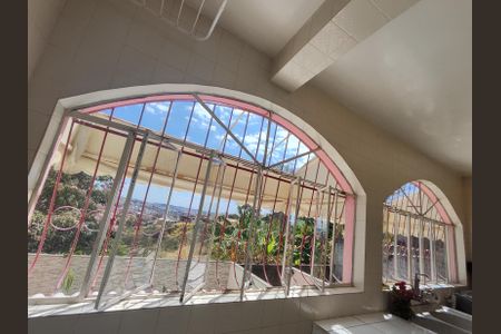 Casa à venda com 225m², 5 quartos e 2 vagasÁrea de Serviço 1