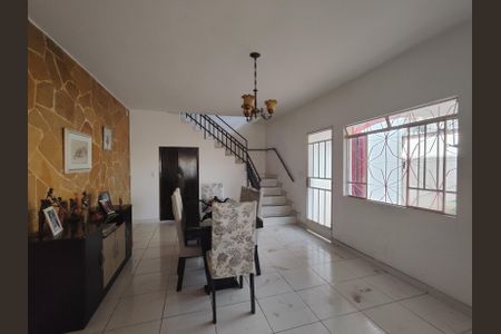 Casa à venda com 225m², 5 quartos e 2 vagasSala de Jantar