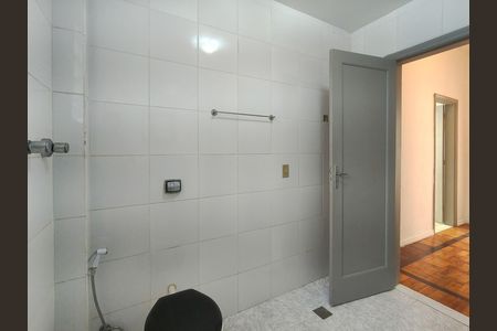 Apartamento para alugar com 100m², 3 quartos e sem vaga Apartamento para alugar com 100m², 3 quartos e sem vagaBanheiro social