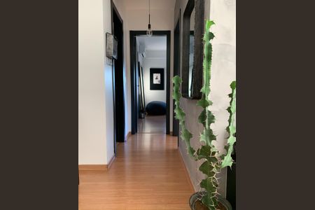 Corredor de apartamento à venda com 2 quartos, 57m² em Santana, Porto Alegre