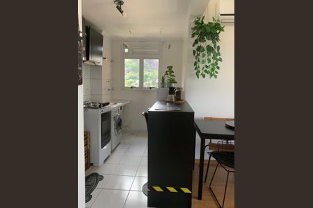 Cozinha de apartamento à venda com 2 quartos, 57m² em Santana, Porto Alegre