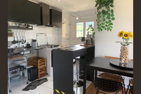 Cozinha de apartamento à venda com 2 quartos, 57m² em Santana, Porto Alegre