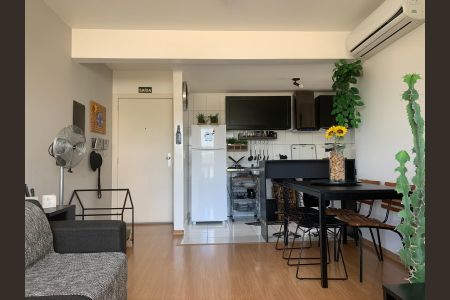 Sala de apartamento à venda com 2 quartos, 57m² em Santana, Porto Alegre