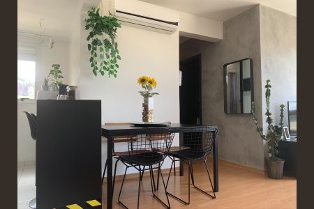Sala de apartamento à venda com 2 quartos, 57m² em Santana, Porto Alegre