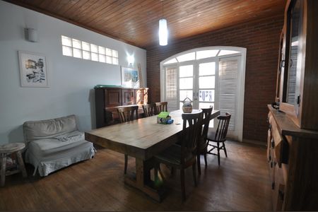 Casa à venda com 200m², 4 quartos e 2 vagasSala