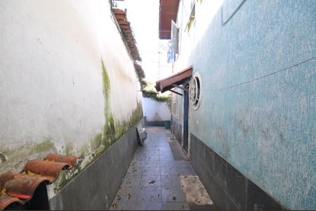 Casa à venda com 200m², 4 quartos e 2 vagasCorredor lateral